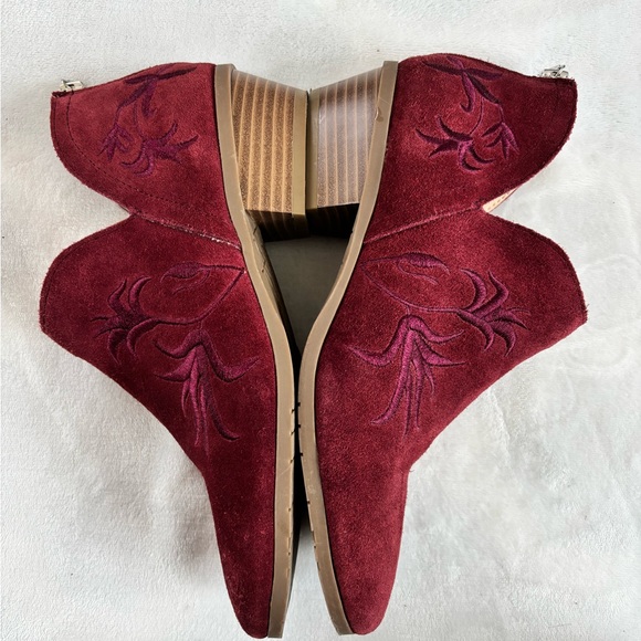 Kenneth Cole Reaction Red Suede Embroidered V-Cut Ankle Booties Size 8,5 - Picture 10 of 11